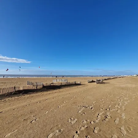 3 Pieces Avec Parking Et Balcon A 900m Du Centre - - Fr-1-706-3 Chatelaillon-Plage